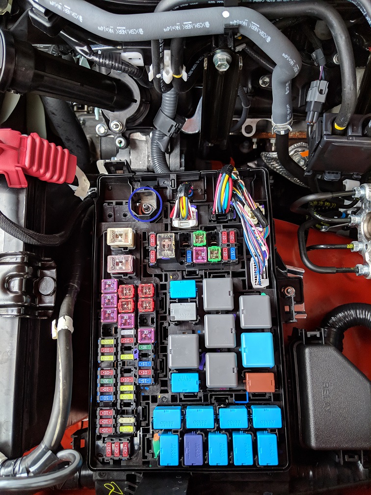 engine bay fuse and relay box.jpg