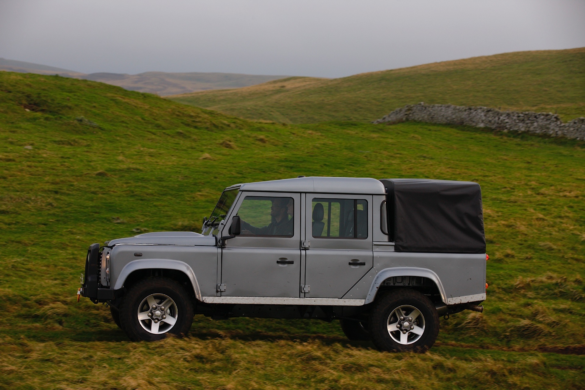 LAND-ROVER-Defender-110-5030_18.jpg