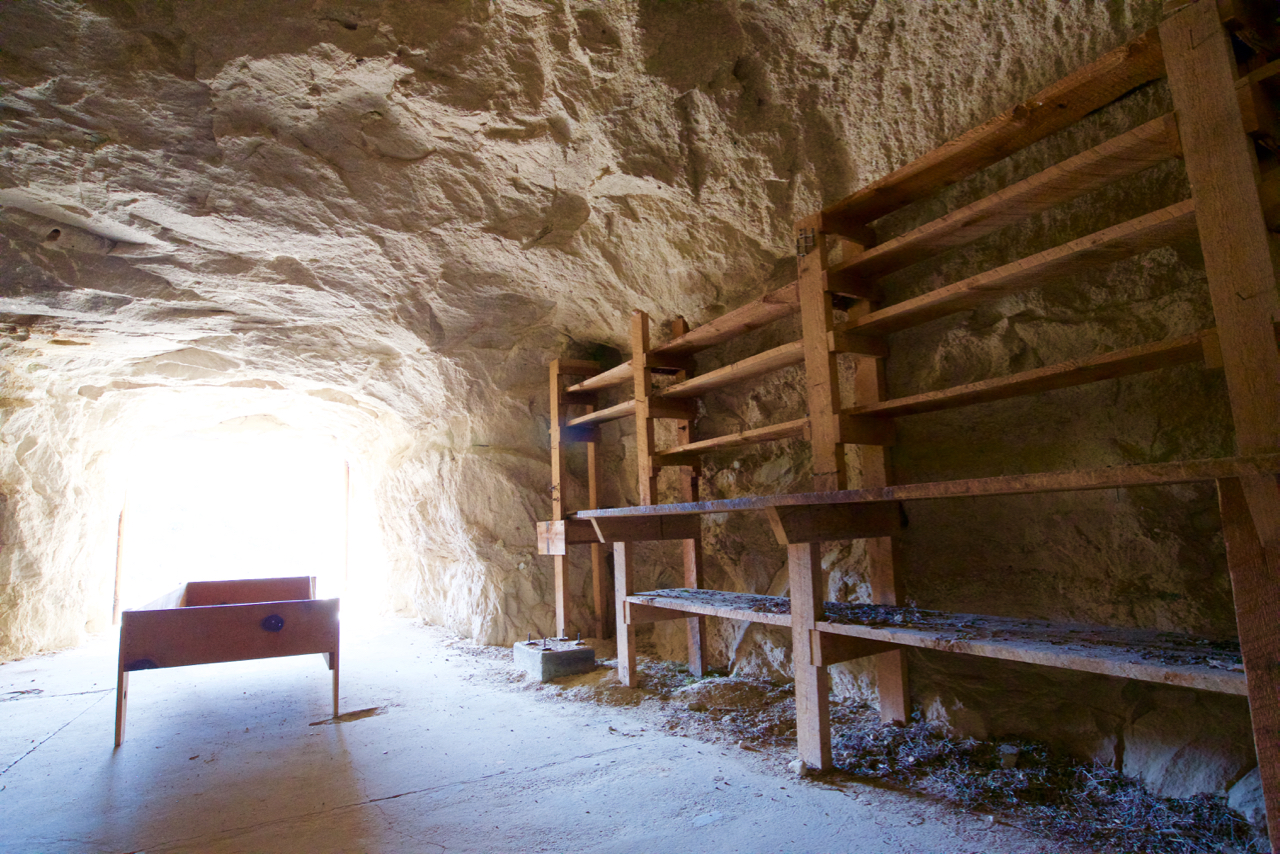 grand_staircase_cave_shelves_m-holland