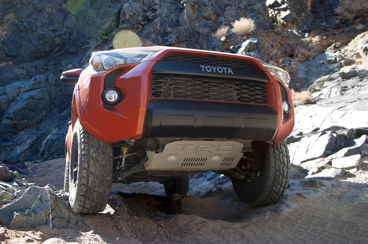 2015-Toyota-4Runner-TRD-Pro-climbing.jpg