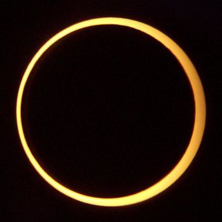 320px-Annular_Eclipse._Taken_from_Middlegate,_Nevada_on_May_20,_2012.jpg