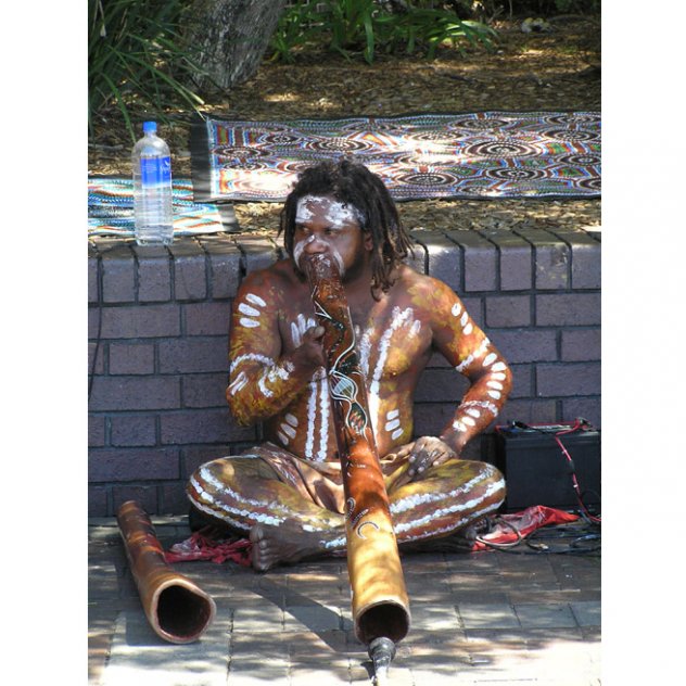 Aboriginal_man_didgeridoo1.jpg