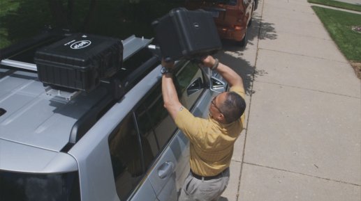 (EO)2 IMAGE 6 SNAP ON ANOTHER CASE ON SAME CAR TOP RACK.jpg